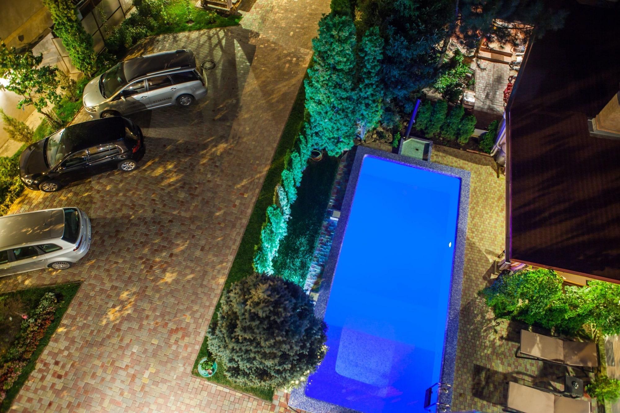 Klassik Hotel Kisinyov Kültér fotó