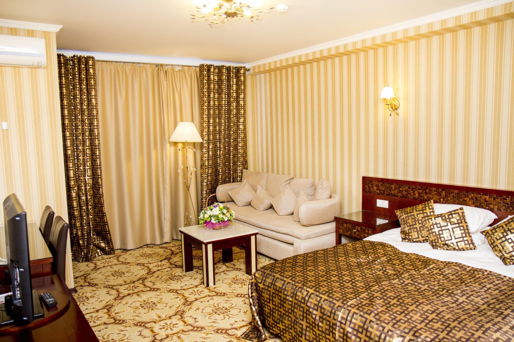 Klassik Hotel Kisinyov Kültér fotó