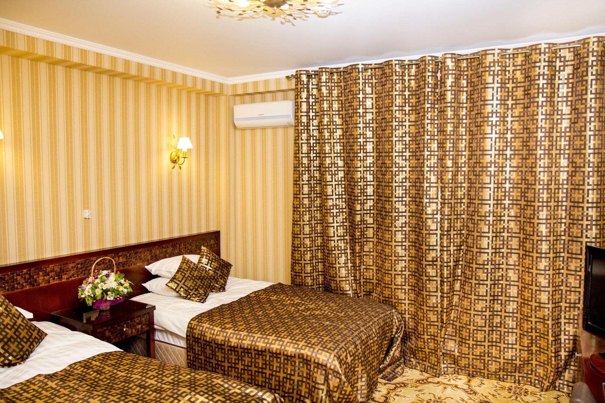 Klassik Hotel Kisinyov Kültér fotó