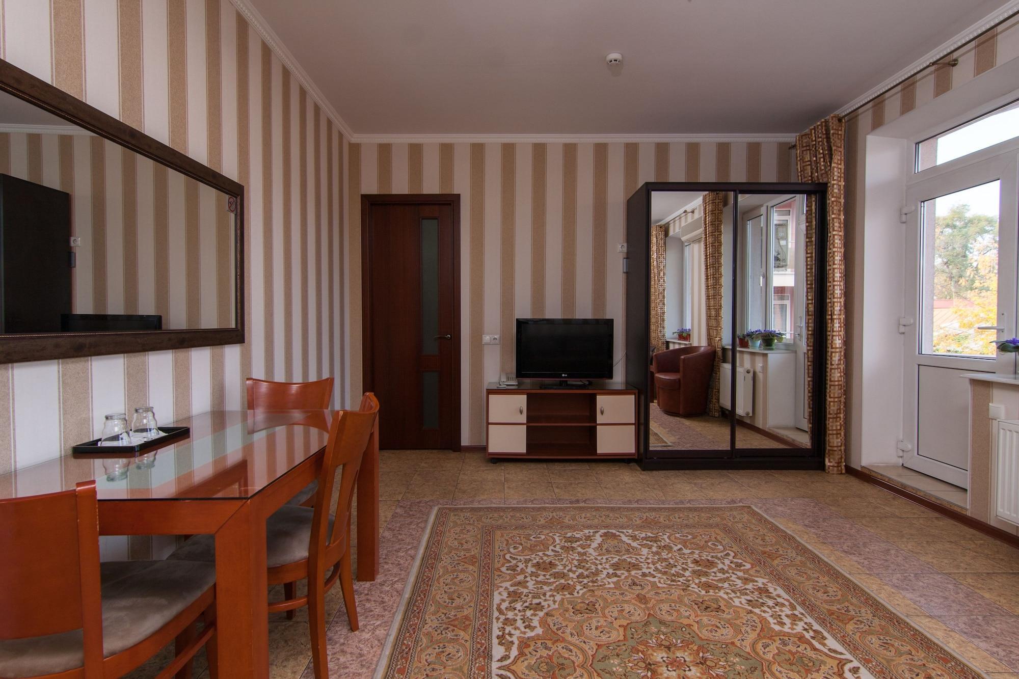Klassik Hotel Kisinyov Kültér fotó