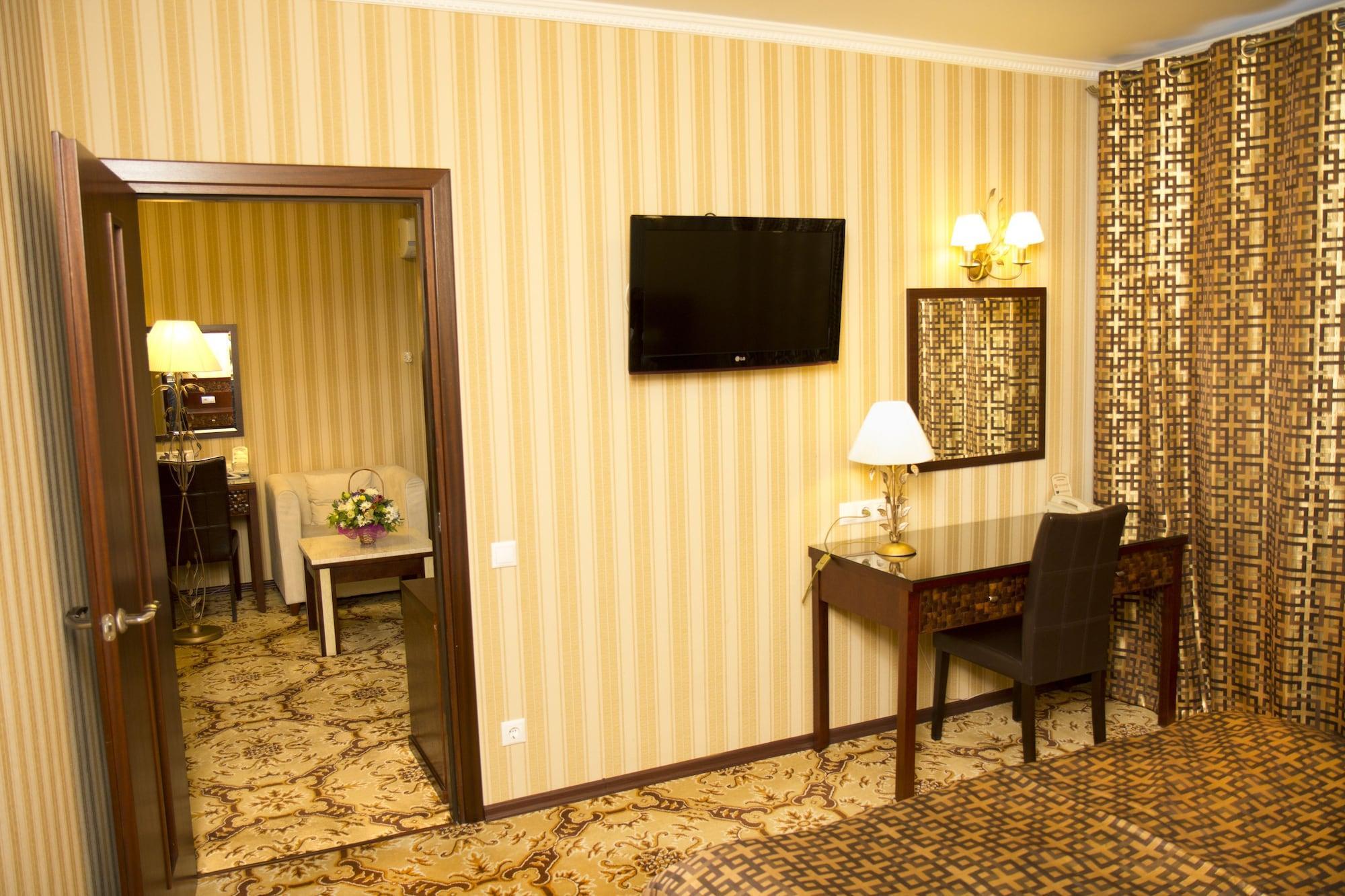 Klassik Hotel Kisinyov Kültér fotó