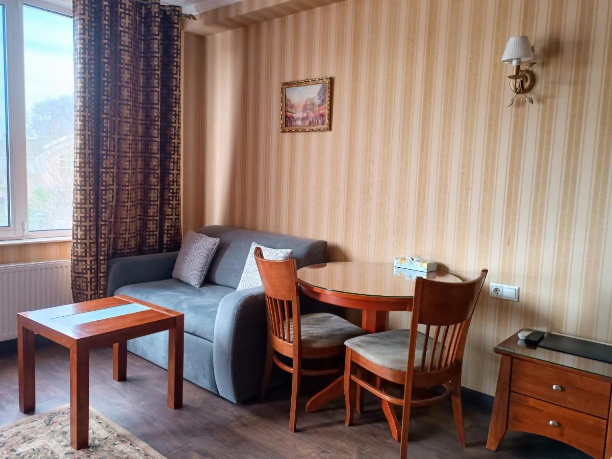 Klassik Hotel Kisinyov Kültér fotó